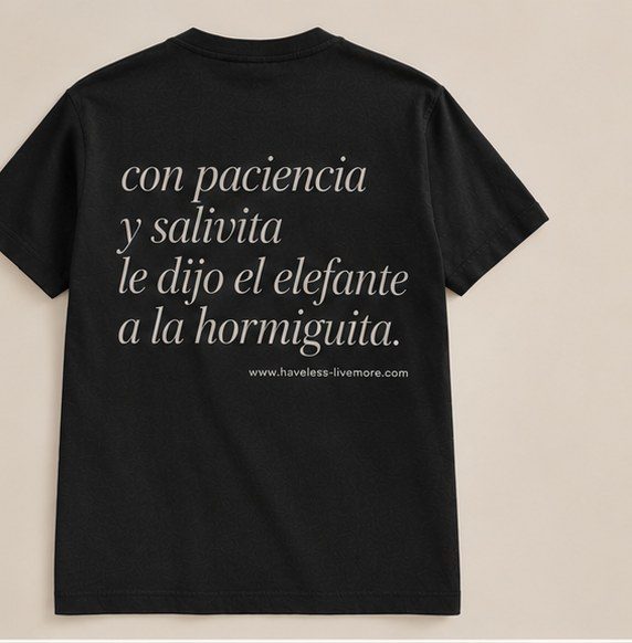 Con paciencia y salivita tee, flat lay